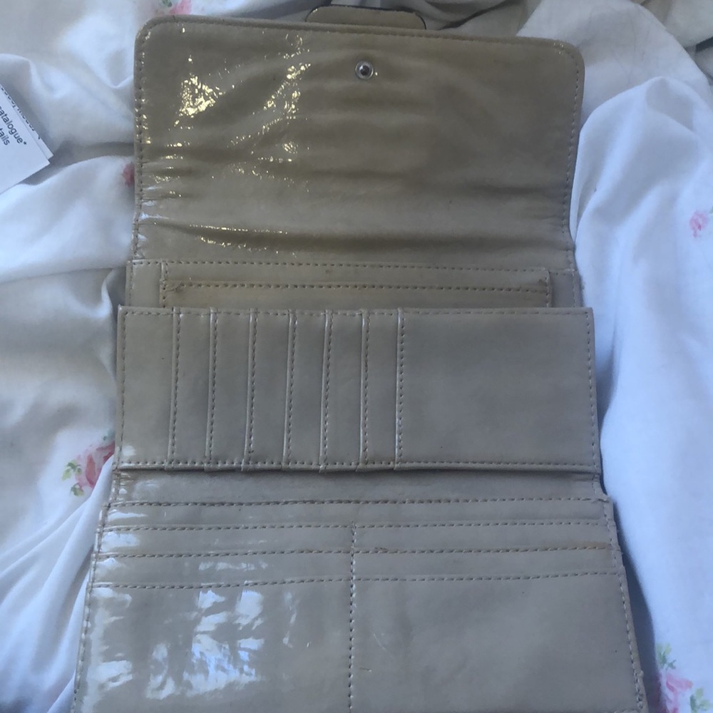Guess Wallet - Picture 3 of 9